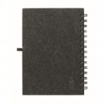 Caderno com capa de feltro e porta-caneta, folhas A5 pautadas cor cinzento-escuro terceira vista