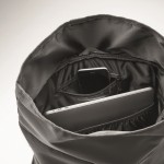 Mochila com fecho roll-top e costas acolchoadas de poliéster rPET cor preto vista fotografia