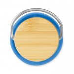 Garrafa em tritan com tampa de bambu e asa cor azul terceira vista