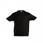 Modelo infantil de t-shirt para publicidade cor preto