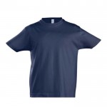 Modelo infantil de t-shirt para publicidade cor azul-marinho