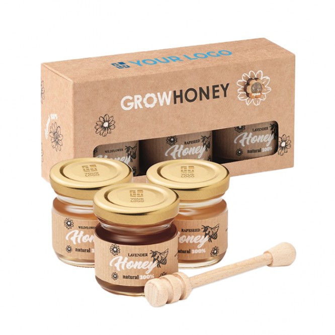 Frascos de mel e colher de mel em madeira