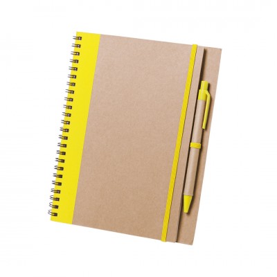 Caderno e caneta em cartão reciclado com logo cor amarelo