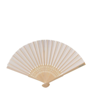 Leque de bambu com padrões decorativos na trama