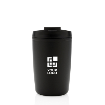 Copo térmico feito de plástico reciclado
