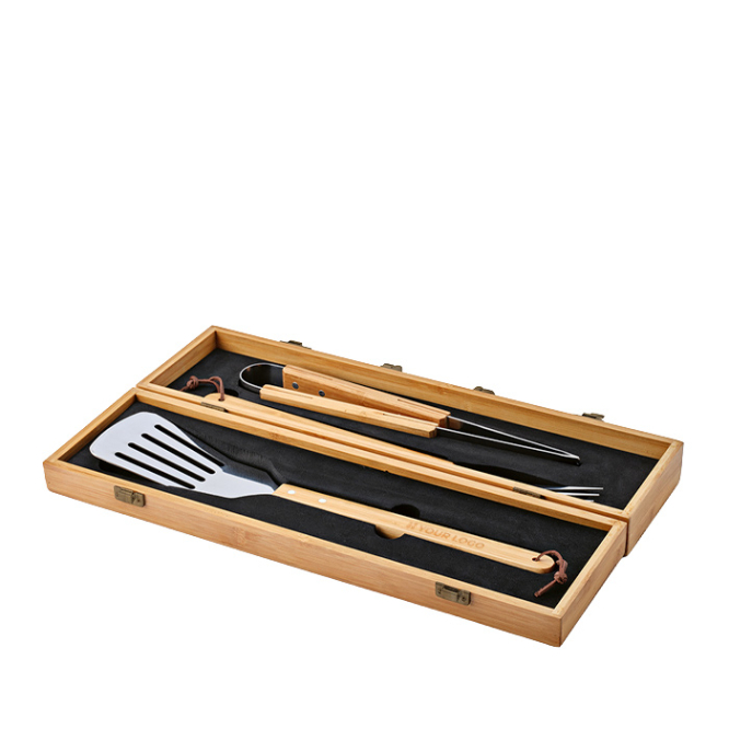 Conjunto de churrasco em caixa de bambu com utensílios para grelhar