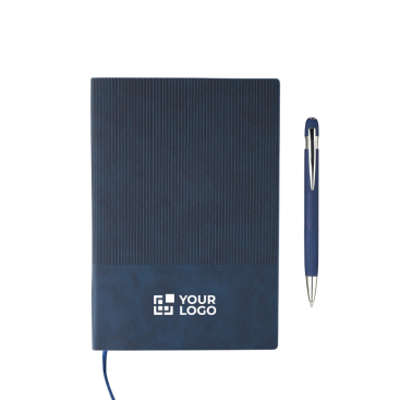 Caderno A5 com efeito de camurça na parte superior e caneta tinta azul
