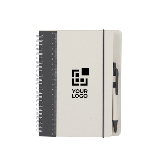 Caderno de cartão reciclado, caneta de tinta azul e folhas pautadas A5