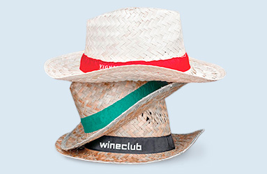chapeus personalizados com fitas de cores diferentes